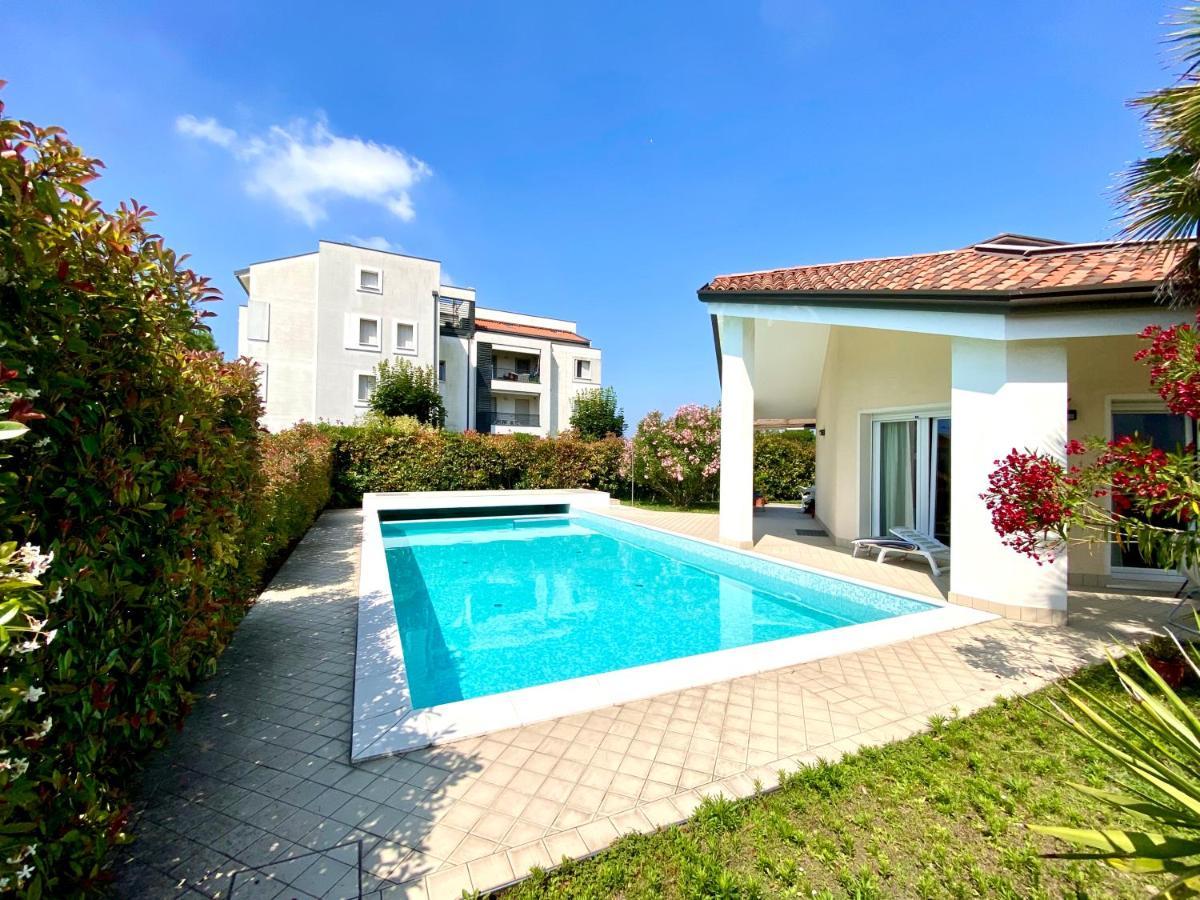 Appartamento In Villa Daniela Con Piscina Privata Carraro Immobiliare Jesolo - Family Apartments Exterior foto