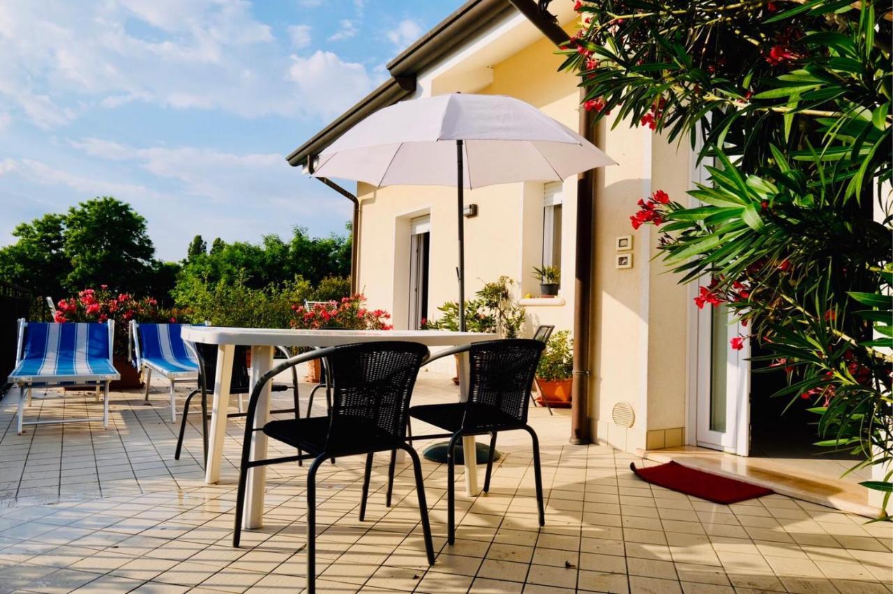 Appartamento In Villa Daniela Con Piscina Privata Carraro Immobiliare Jesolo - Family Apartments Exterior foto